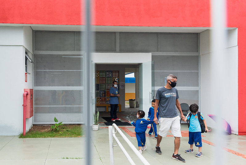 Galeria volta-as-aulas-presenciais-e-marcada-por-reencontros-de-educadores-e